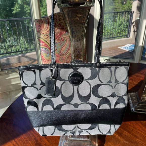 Coach F15112 Signature Tote - Picture 4 of 7